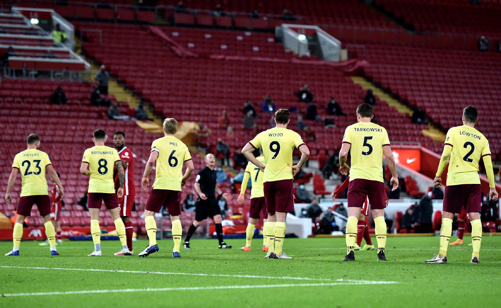 场上发光发 场上发光发